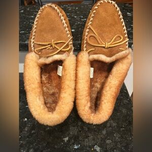LL Bean wicked Good Slippers/Moccasins women’s 11 genuine shearling lined